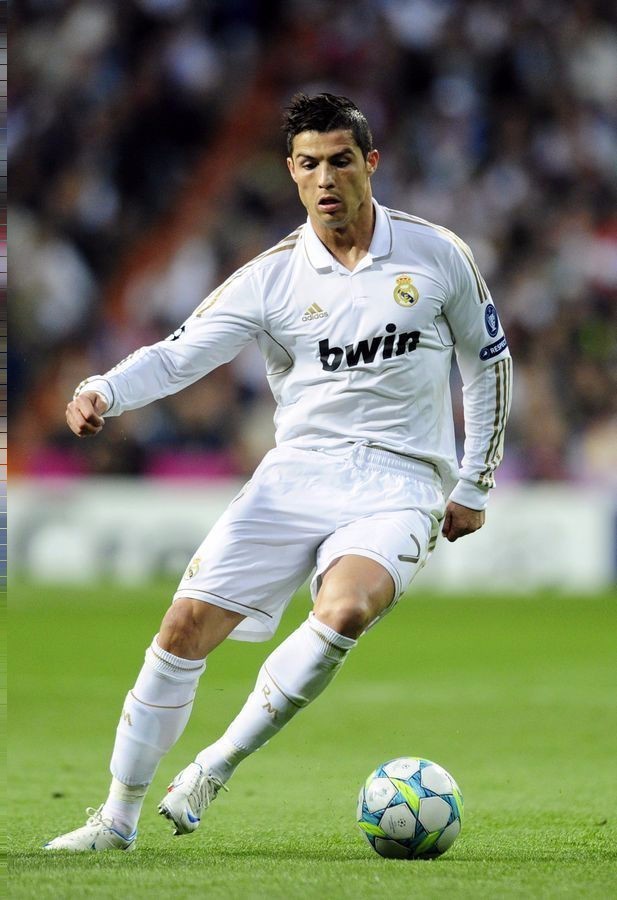 杨瀚森的足球之路：从业余到专业（杨瀚森的绿茵征途：由业余迈向职业）