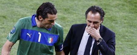 里萨谢三分穿针，老鹰回敬12-2攻击波，比分迫近战况激烈（里萨谢外线命中，老鹰掀起12-2反击潮，分差收窄战局白热化）