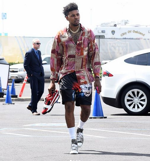 杨毅惊天言论：莱昂纳德回马刺也是一个双赢局面 球队能立即起飞（杨毅重磅观点：莱昂纳德回归马刺是双赢，球队将迅速腾飞）