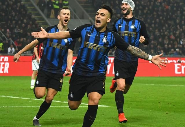 篮球勇士教练组进行临场换人调整收好效果（勇士教练组临场变阵换人，效果显著）