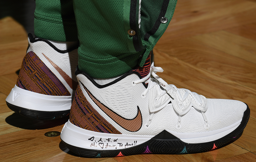 福苏-门萨：曼联青训以前规矩相当严格，比如必须穿黑色球鞋（福苏-门萨称曼联青训曾严苛到球鞋仅限黑色）