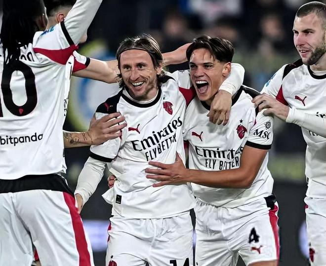 踢球者：拜仁计划1月再谈格纳布里和格雷茨卡续约（踢球者：拜仁拟于一月重启与格纳布里、格雷茨卡的续约谈判）