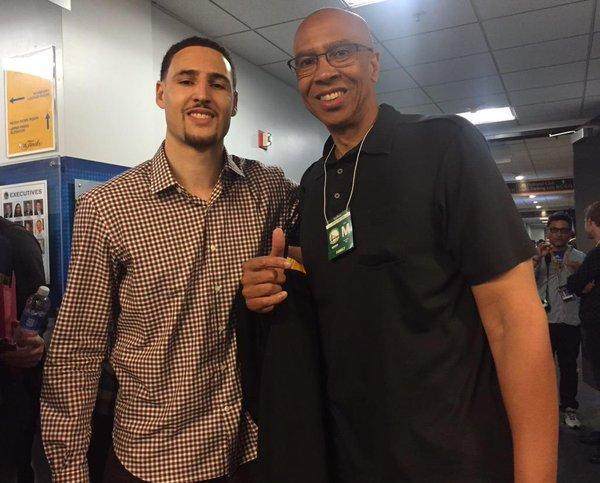 阿里纳斯：詹姆斯即便再拿两冠 和乔丹也是4-6 除非夺冠+FMVP（阿里纳斯：詹姆斯就算再夺两冠，与乔丹相比仍是4比6，除非夺冠并获FMVP）