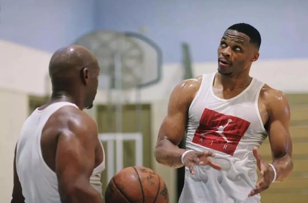 收假，山东泰山队今日重新集中，在基地进行恢复性训练（假期结束，山东泰山队今日在基地集结展开恢复训练）