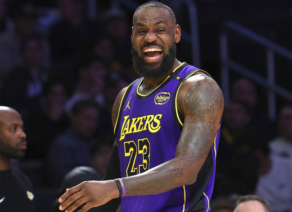 剑指三分，阿森纳晒欧冠赛前海报：萨卡单人出镜（志在三分！阿森纳发布欧冠赛前海报：萨卡独自亮相）