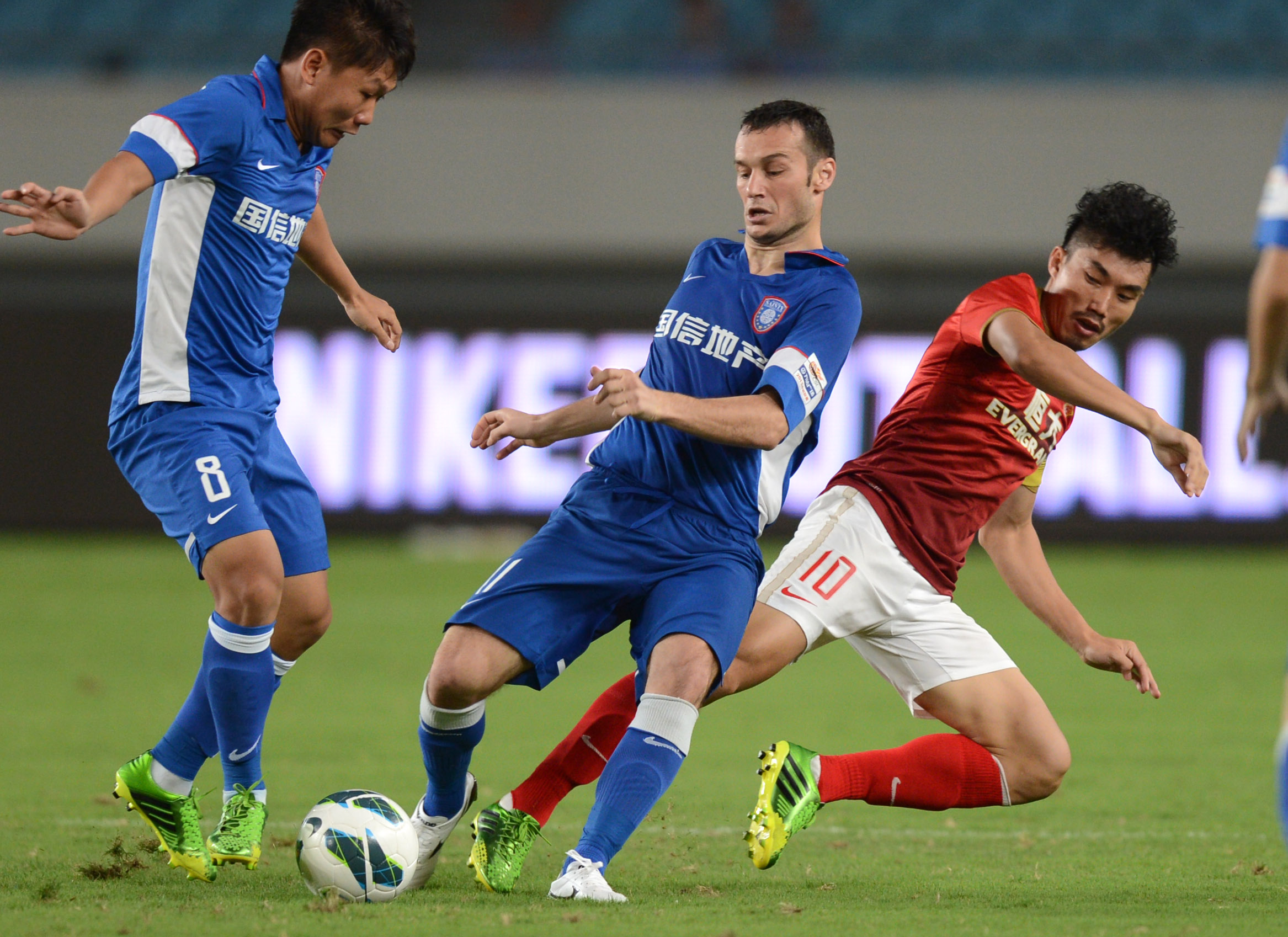 葡媒批评C罗：C罗应该为他的行为道歉，并对此感到羞愧（葡媒指责C罗：应为失当行为道歉并深感羞愧）