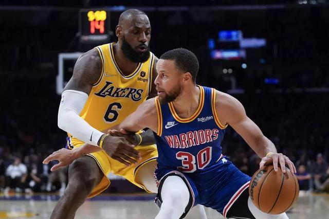 陷入窘境！曾凡博赛后独自离场，一分钟没上被裁也要跟队回美国（曾凡博赛后默然离场：全场未登场，被裁仍随队返美）