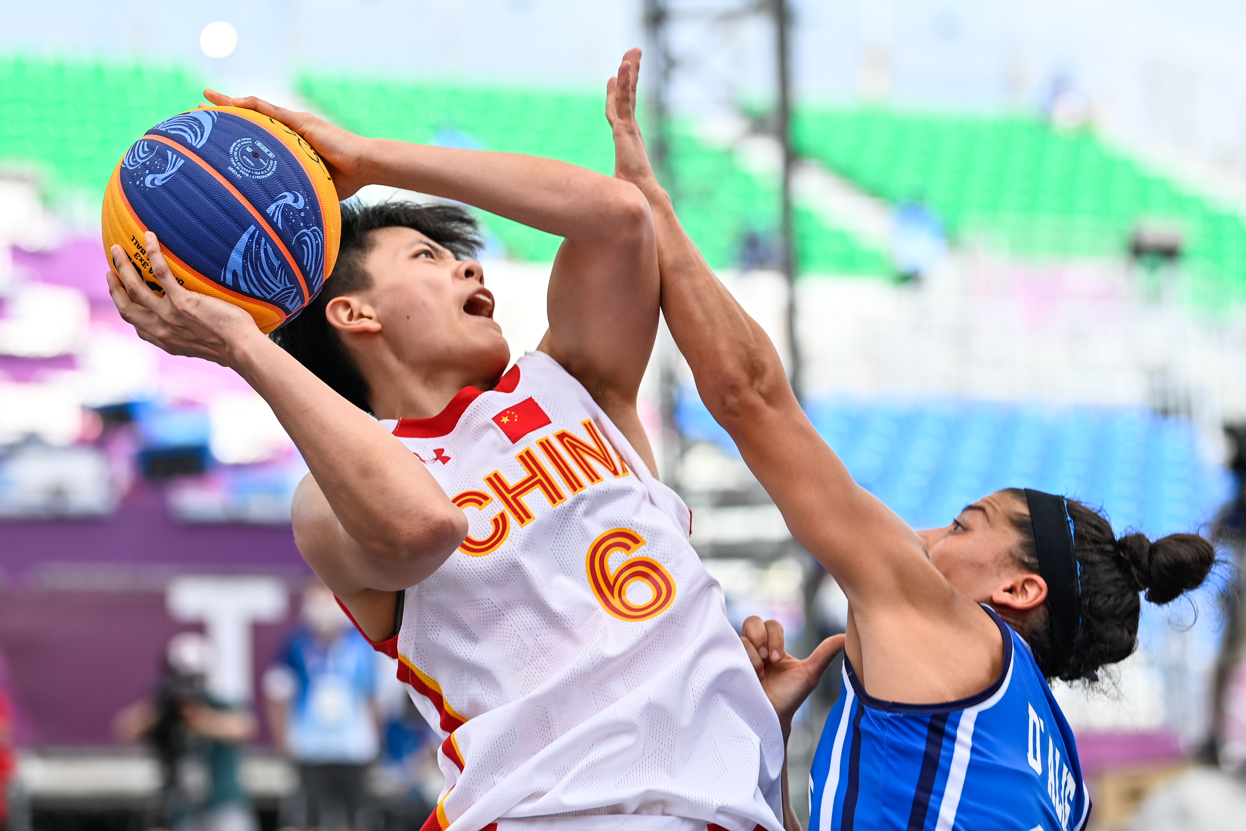 云南玉昆官方总结：莫言前路多荆棘，自有锋芒破雾行（云南玉昆官方总结：纵有荆棘满途，莫言自凭锋芒踏雾而进）