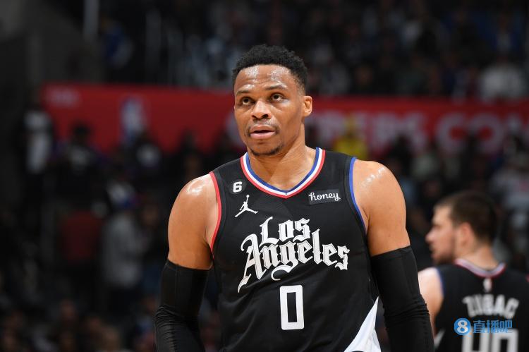 因球迷掷杂物被罚，塞维利亚官方：将对关看台的处罚提起上诉（球迷投掷杂物致看台被关，塞维利亚称将就处罚上诉）