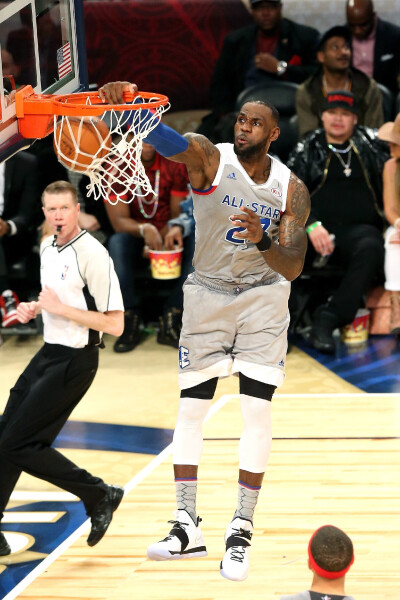 英超前瞻：阿森纳近十轮不败领跑，布伦特福德客场两连败（英超前瞻：阿森纳近10轮不败领跑，布伦特福德客场遭两连败）