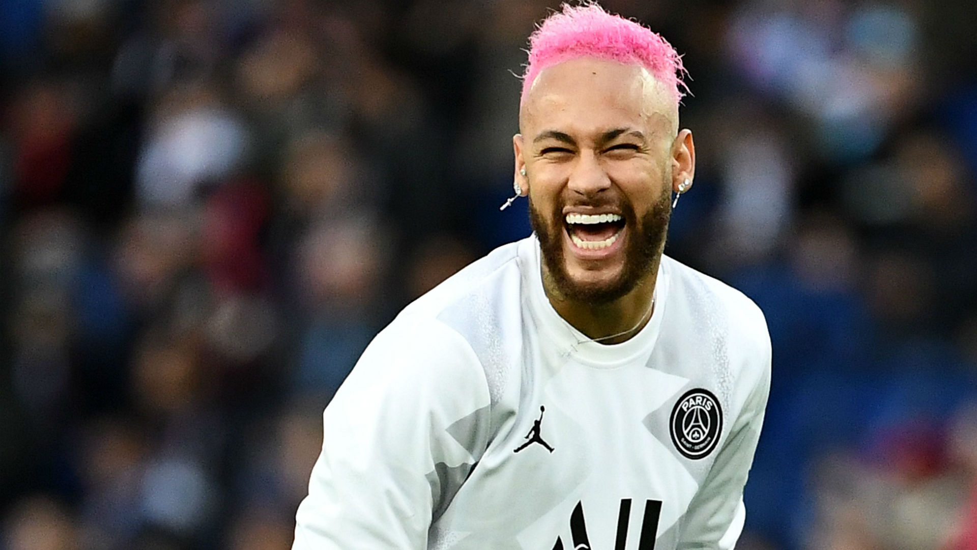 巴萨发布本赛季第四球衣：致敬20年前在伯纳乌3-0击败皇马（巴萨官宣本赛季第四套球衣，向20年前伯纳乌3比0击败皇马致敬）