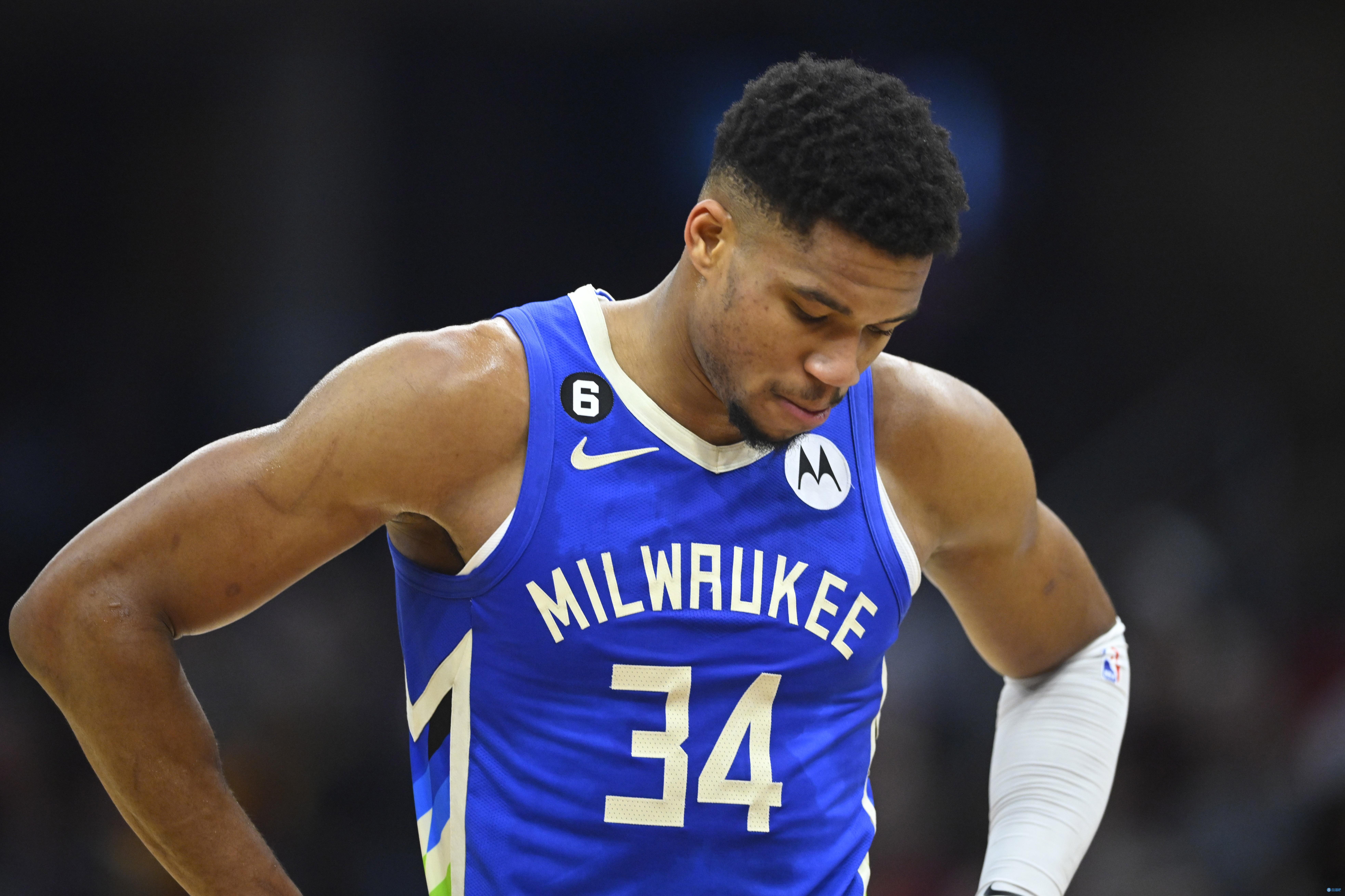 橙衣军团来袭！荷兰第12次跻身世界杯正赛，此前3次获得亚军（橙衣军团再出征：荷兰第12次晋级世界杯正赛，曾三度屈居亚军）