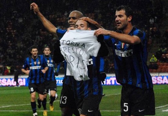 Shams：雄鹿球星字母哥因右小腿拉伤将缺席2-4周（Shams：雄鹿核心字母哥右小腿拉伤，预计缺阵2至4周）