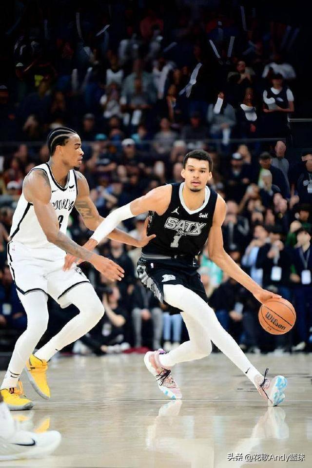 补时阶段绝杀 比赛戏剧性拉满（补时压哨制胜 戏剧性爆棚）