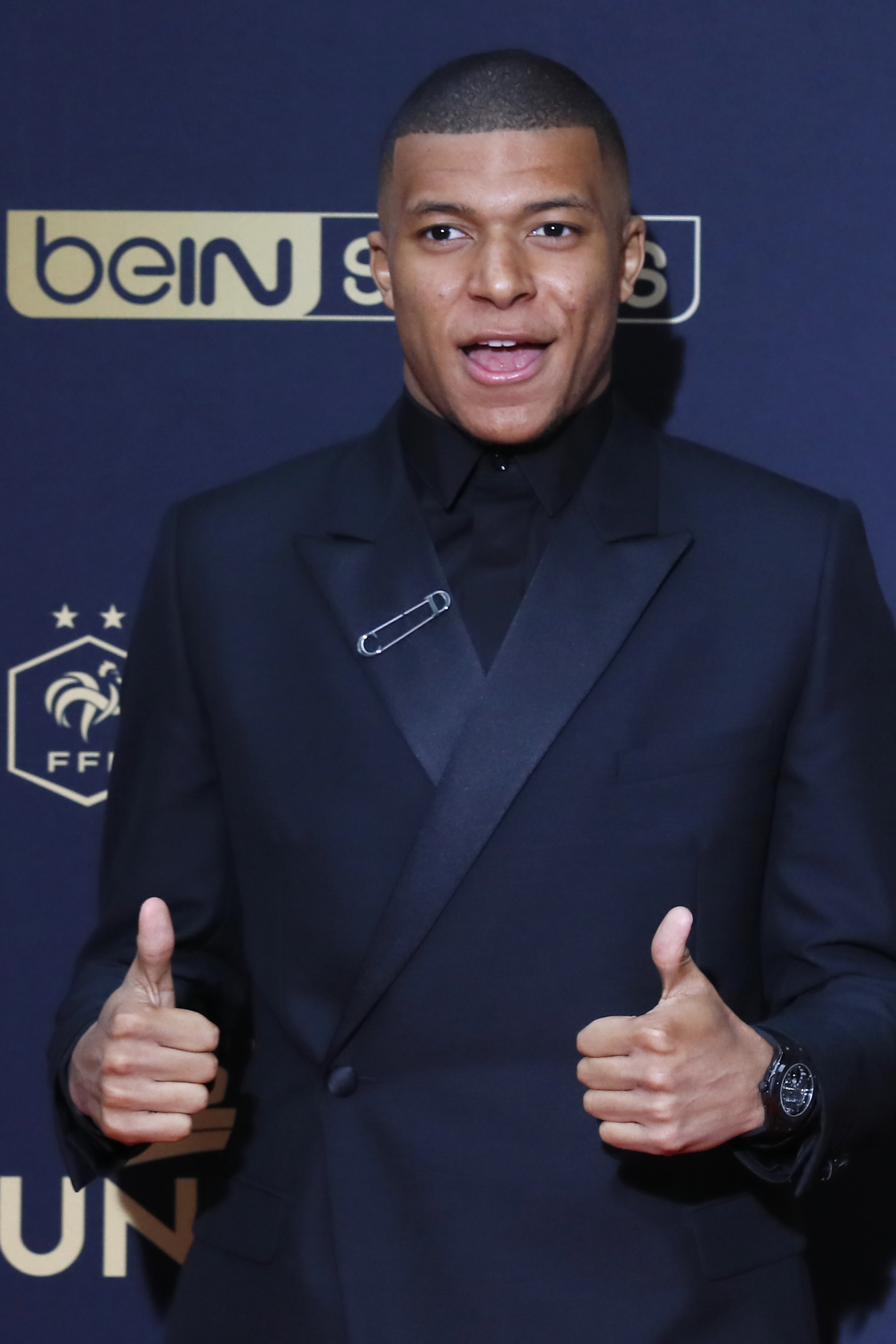 刘亦菲还有什么短板啊！美成这样就算了还这么多技能（刘亦菲还有短板？美到离谱还多才多艺）